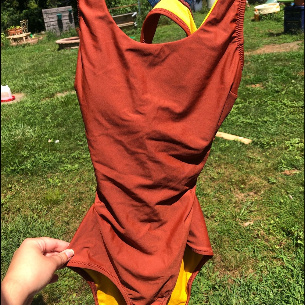EXCELLENT CONDITION PRANA ONE PIECE SWIMSUIT - Picture 2 of 8